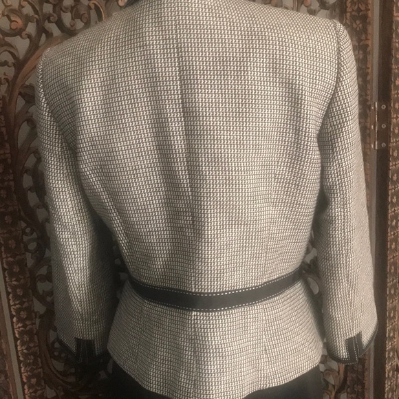 Tahari Arthur S Levin peplum Checked Suit Size 8 - Picture 5 of 9